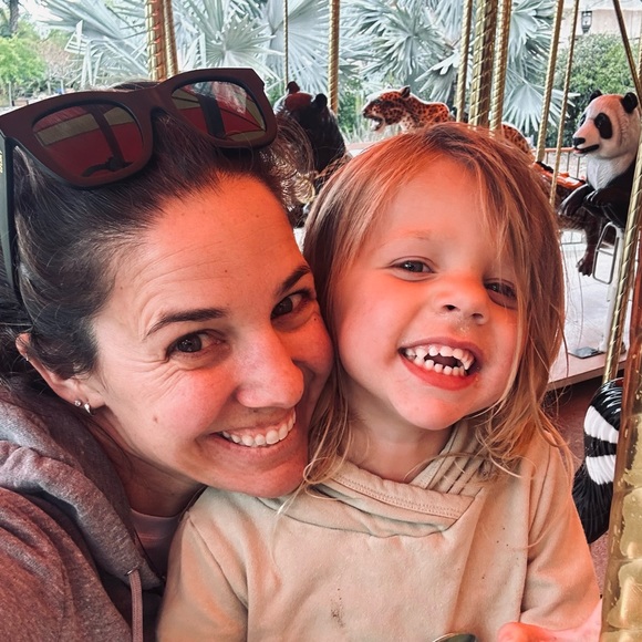 Meet your Posher, Aly - Picture 3 of 4